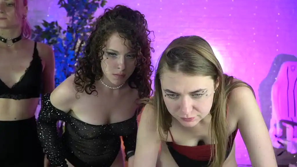 Ember_1 – Showup Live Sex Cam Video – 2025-04-05 20:02:44
