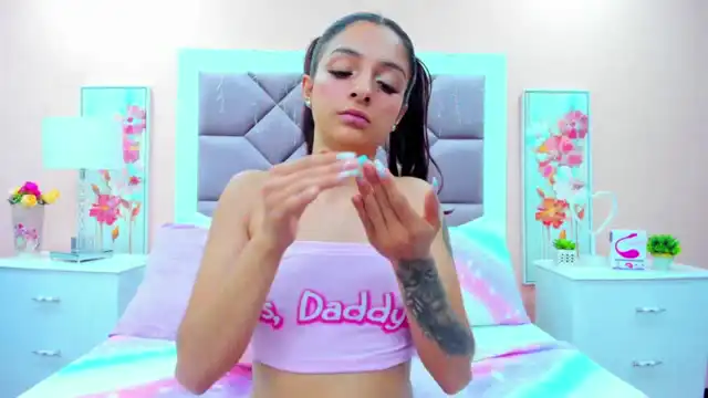 Saarahjones – Xlovecam Live Sex Cam Video – 2025-08-22 15:34:17