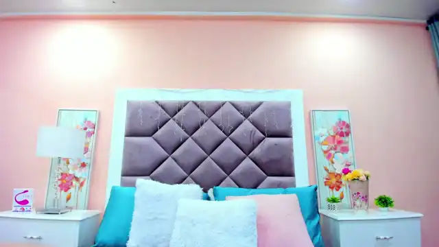 Saarahjones – Xlovecam Live Sex Cam Video – 2025-12-08 02:37:12