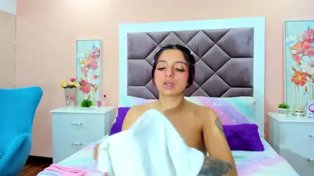 Saarahjones – Xlovecam Live Sex Cam Video – 2025-09-09 22:20:55