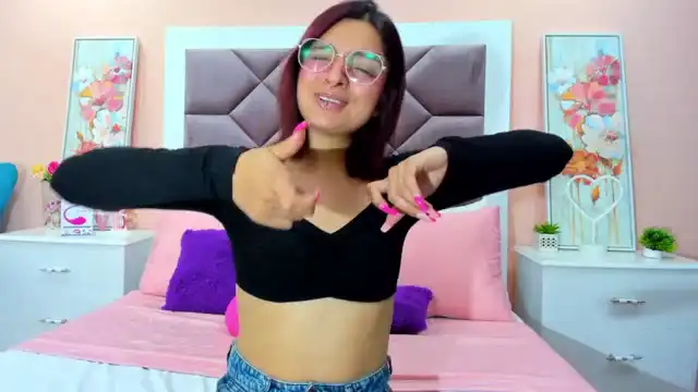 Saarahjones – Xlovecam Live Sex Cam Video – 2025-03-27 03:27:12