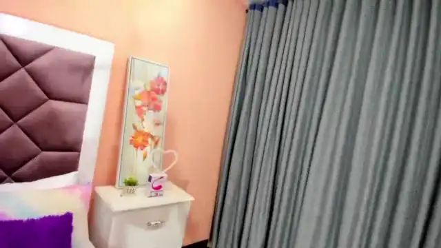 Saarahjones – Xlovecam Live Sex Cam Video – 2025-10-12 01:55:10