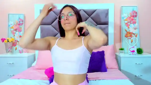 Saarahjones – Xlovecam Live Sex Cam Video – 2025-05-24 12:01:20